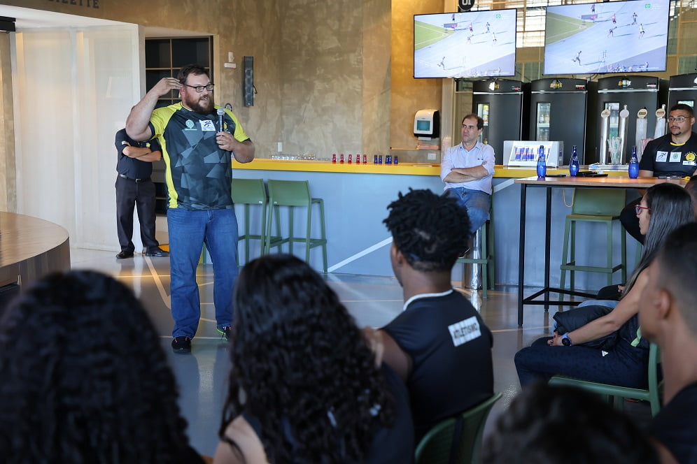 Praia Clube - Com Darlan Romani, Praia Clube apresenta equipe de atletismo de olho em Paris 2024