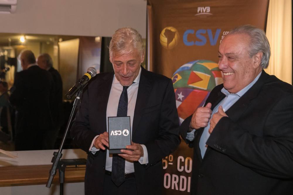 Praia Clube - Vice-presidente do Praia Clube recebe homenagem da Confederação Sul-Americana de Vôlei