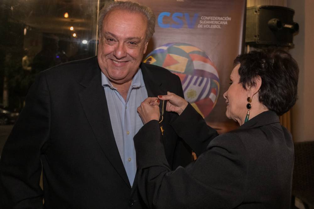 Praia Clube - Vice-presidente do Praia Clube recebe homenagem da Confederação Sul-Americana de Vôlei