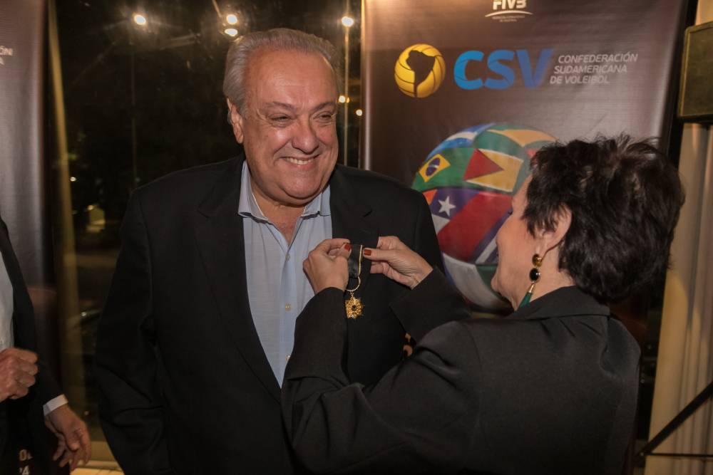 Praia Clube - Vice-presidente do Praia Clube recebe homenagem da Confederação Sul-Americana de Vôlei