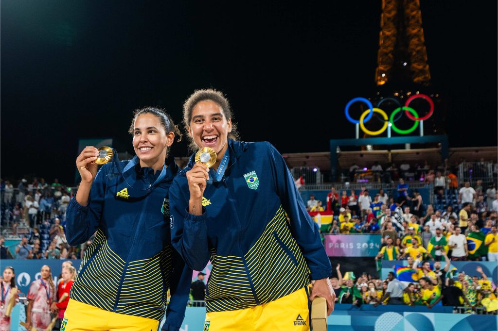 Praia Clube - Duda e Ana Patrícia fazem história com primeiro ouro olímpico do Praia Clube
