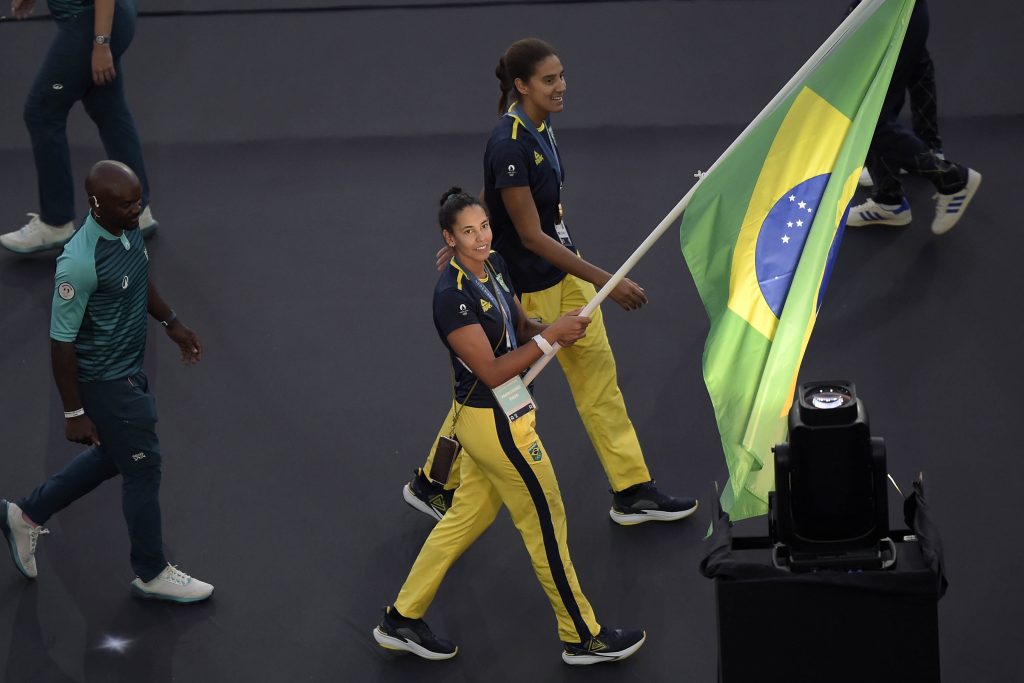 Praia Clube - Duda e Ana Patrícia fazem história com primeiro ouro olímpico do Praia Clube