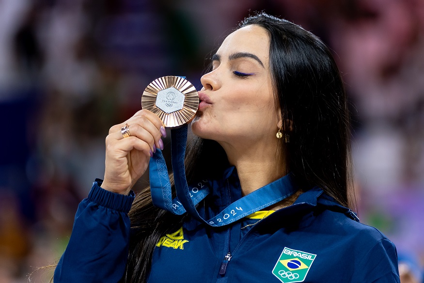 Praia Clube - Duda e Ana Patrícia fazem história com primeiro ouro olímpico do Praia Clube
