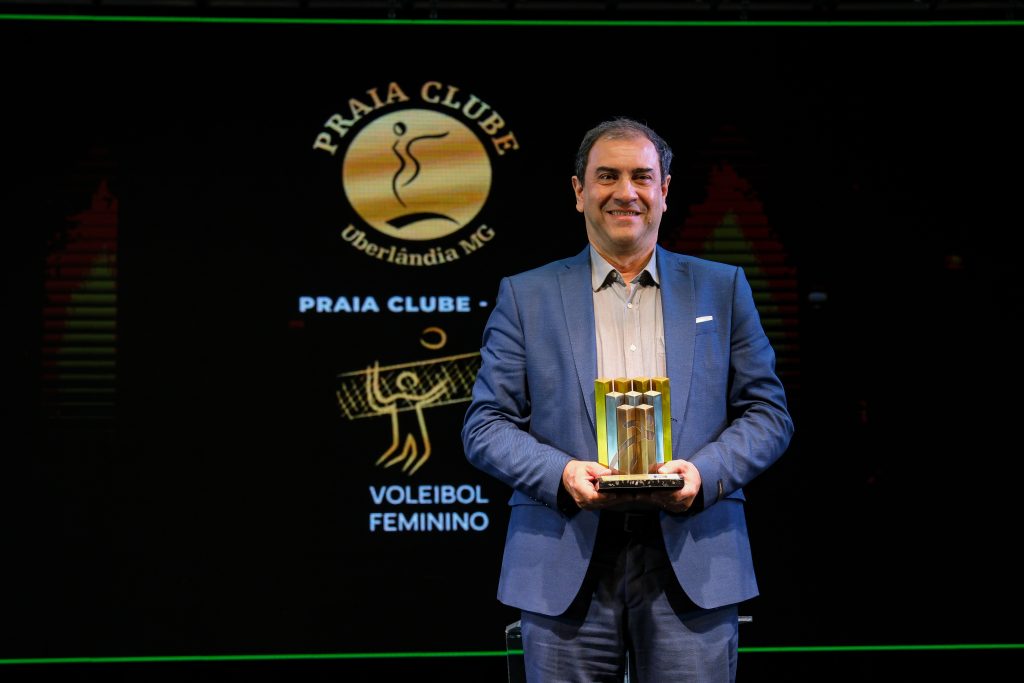 Praia Clube - Praia Clube é premiado como Clube Esportivo do Ano na FENACLUBES 2024 e Clube Formador 2023/24.