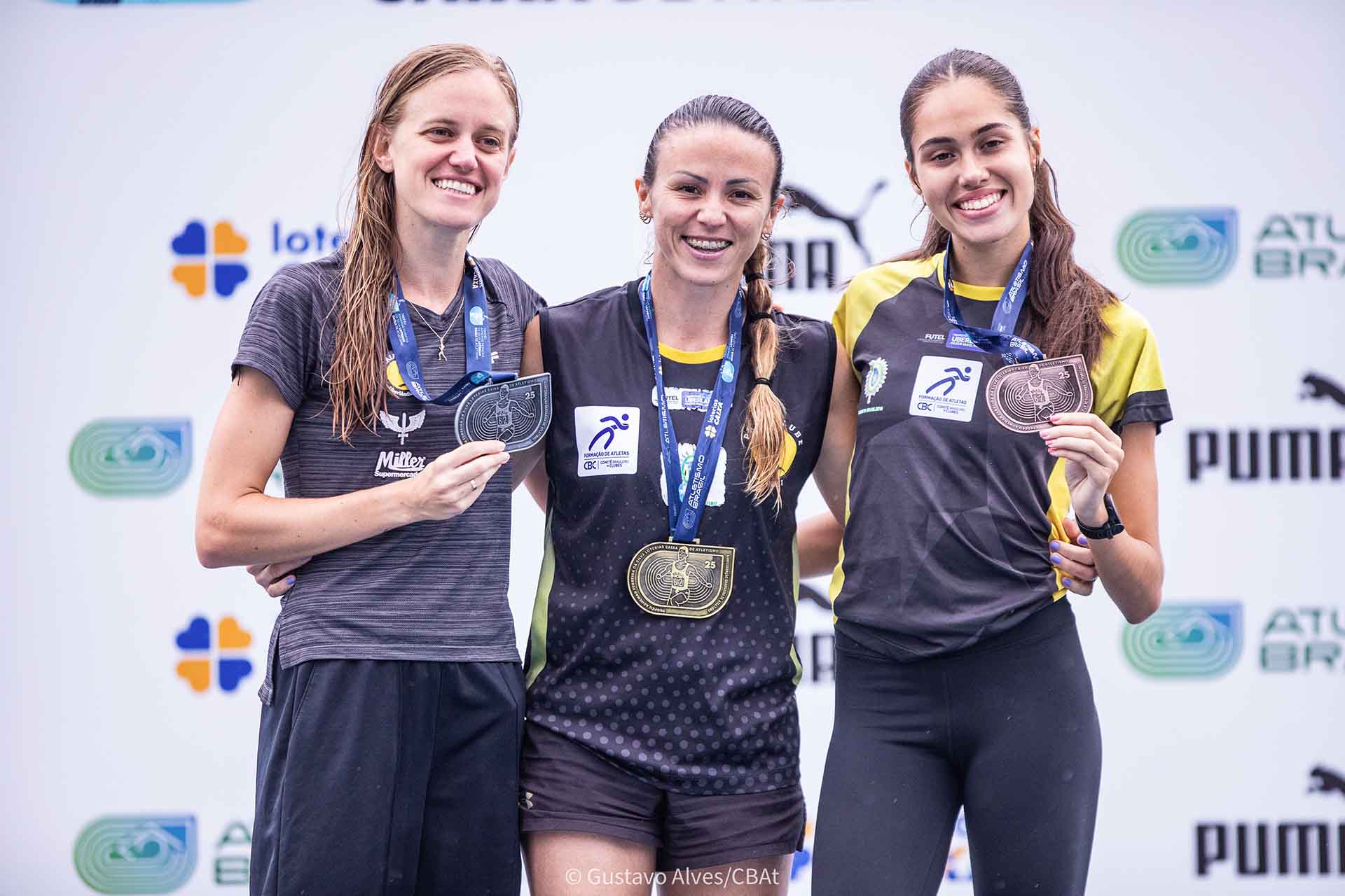 Atletismo Praia clube Atletas_0006_Jaqueline Weber, July Ferreira e Sabrina Gabrieli_1.500m.jpg